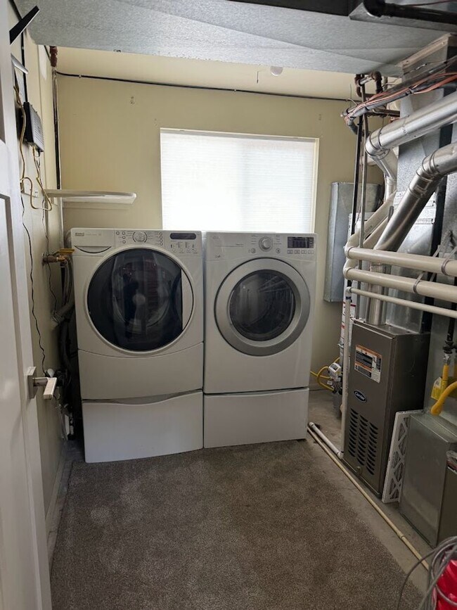 Building Photo - Beautiful remodeled home in Orem!