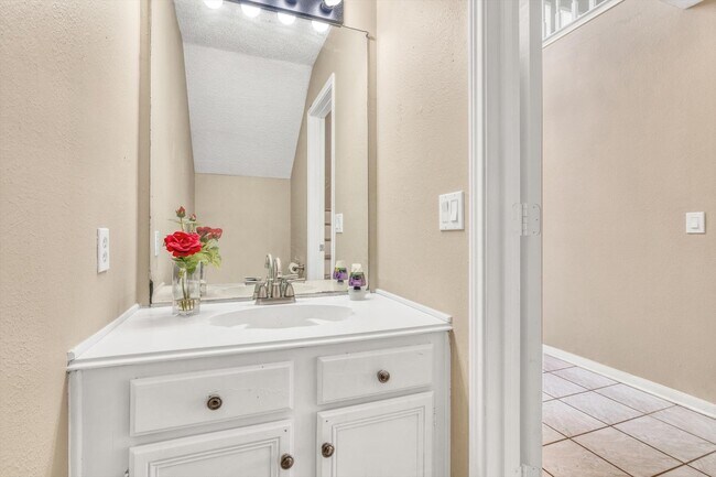 Building Photo - 5635 Sage Manor Dr