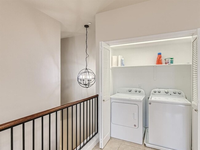 Building Photo - 3101 Davis Ln