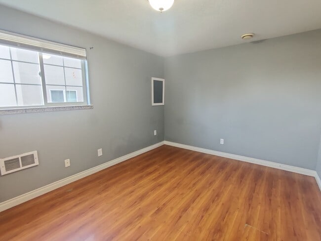 Building Photo - Updated Condo in West Richland