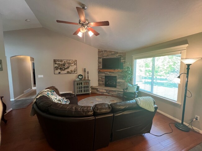 Building Photo - 2281 N 1420 W