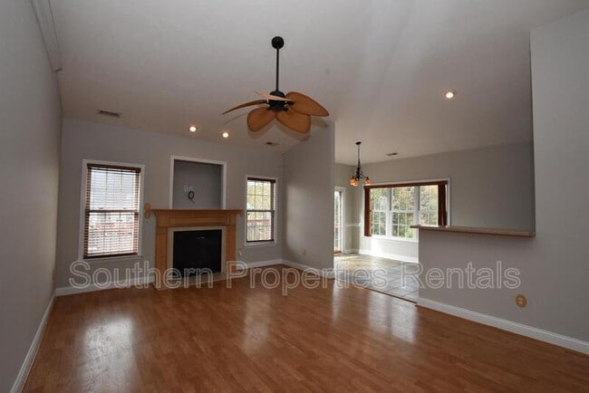 Building Photo - 109 Canyon Ct
