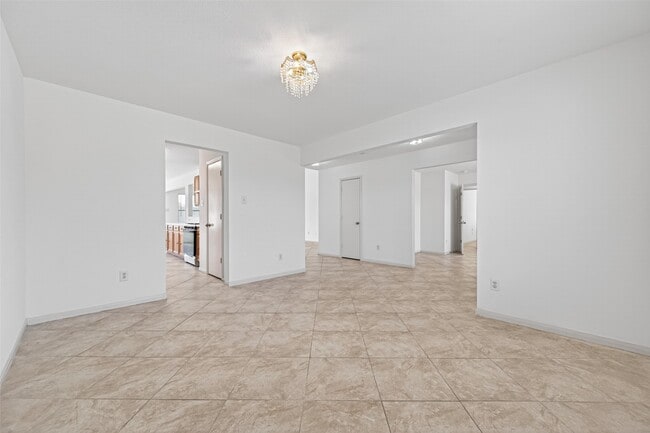 Building Photo - 11002 Bradford Way Dr