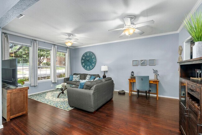 Building Photo - Stylish Townhome Living in Oak Creek