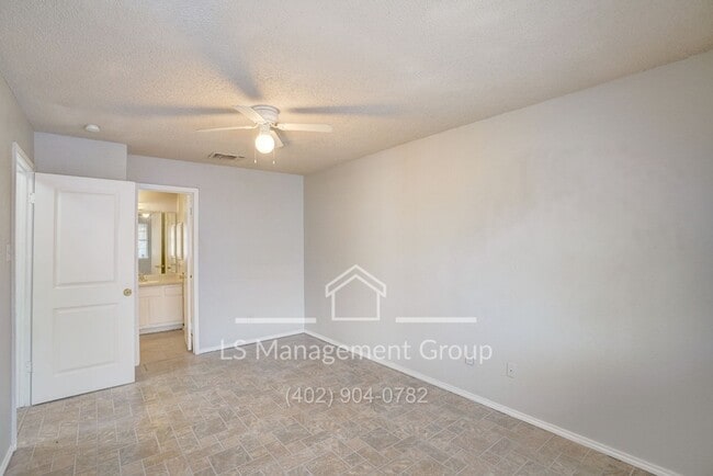 Building Photo - 7517 Oak Chase