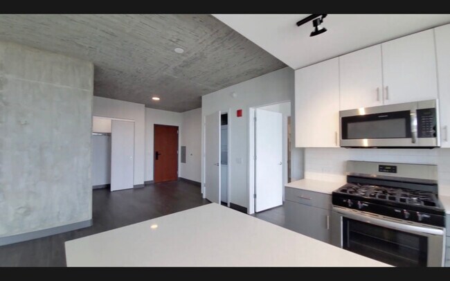 Building Photo - 1301 W Lake St