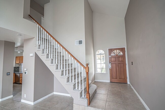 Building Photo - Spacious 3-Bedroom Home with Large Backyard on a Cul-de-Sac in Saugus!