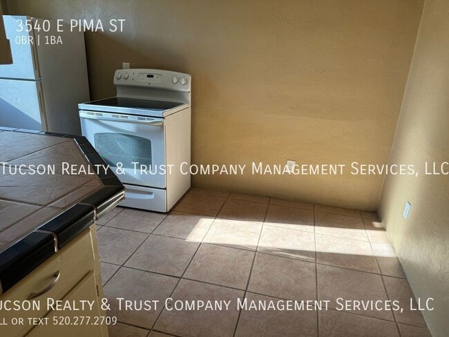 Building Photo - 3540 E Pima St