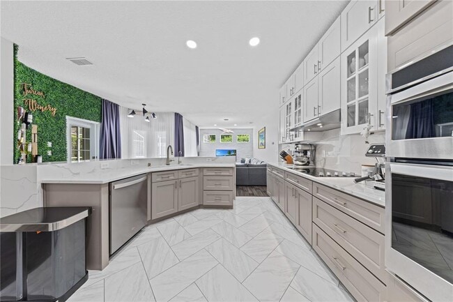 Building Photo - 7770 Glynde Hill Dr