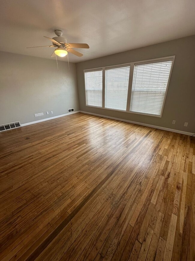 Building Photo - 4650 S