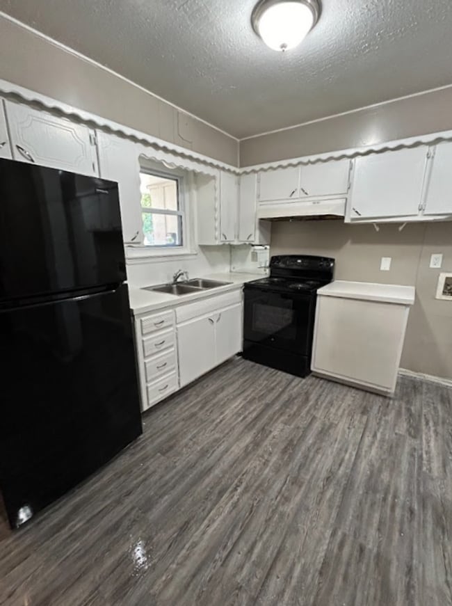 Building Photo - 3101 Del Rancho Rd
