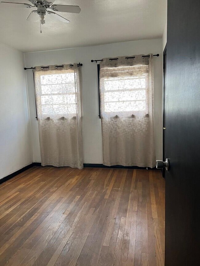 Building Photo - 1110 E 42nd St