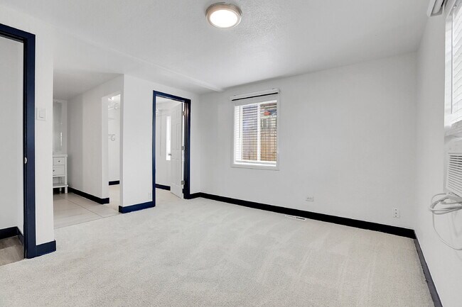 Building Photo - $2,850 - 3 Bed, 2 Bath Updated Home in Den...