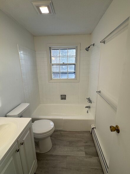 Building Photo - 3 Bayview St