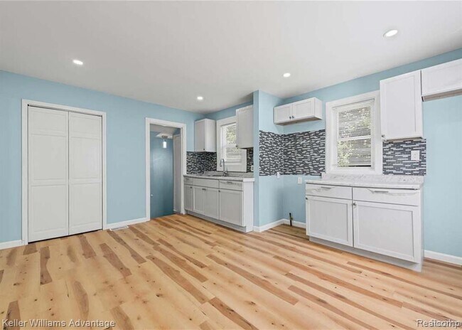 Building Photo - 19941 Biltmore St