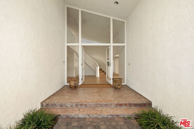 Building Photo - 650 N Tigertail Rd