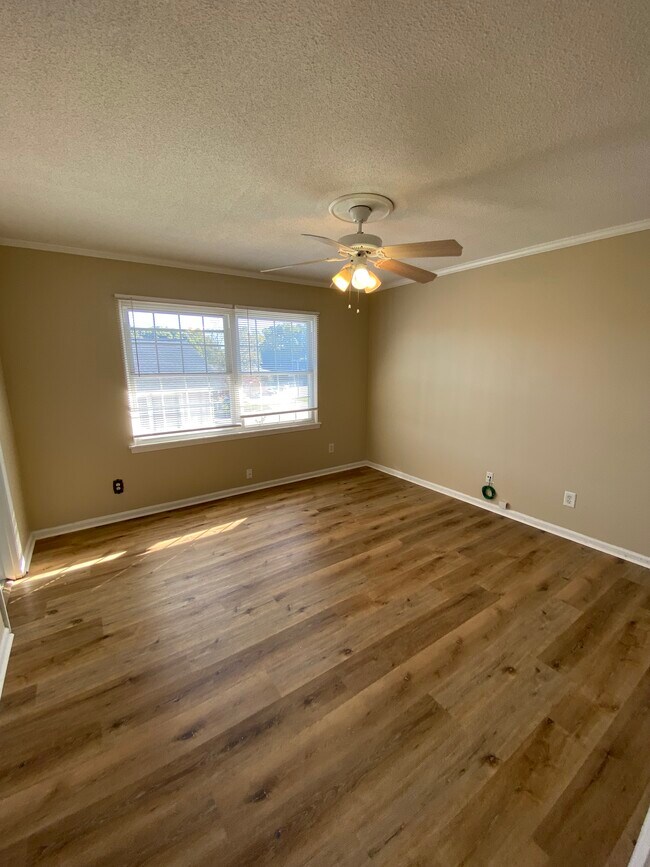 Building Photo - 4768 Champion Ct