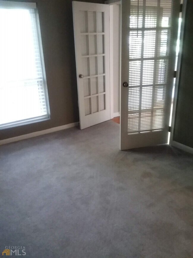 Building Photo - 4111 Pine Heights Dr NE