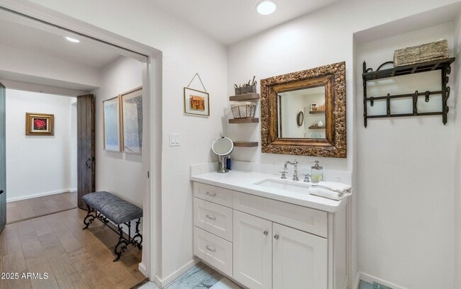 Building Photo - 5101 N Casa Blanca Dr