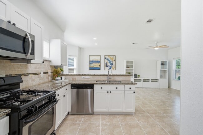 Building Photo - 5508 Elysian St