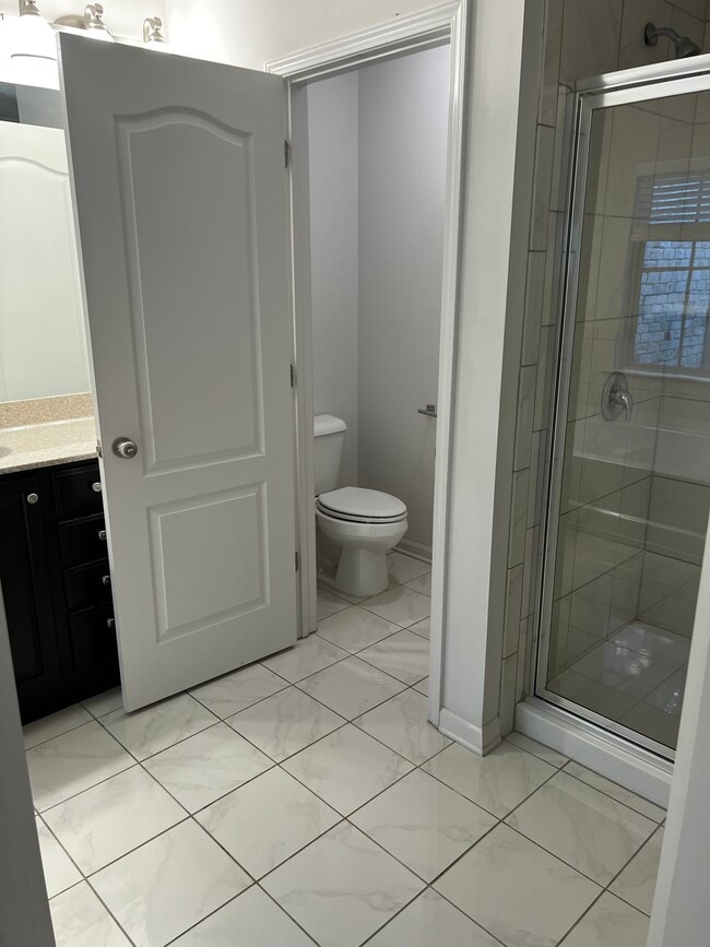 Master bathroom - 1981 Brightleaf Way