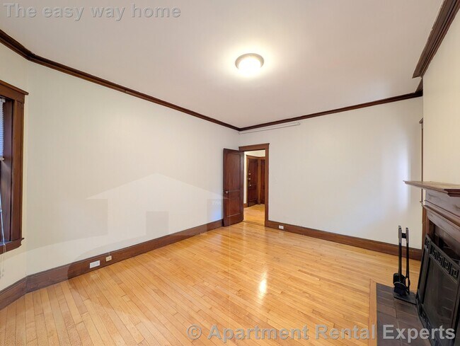 Building Photo - 5 Linnaean St