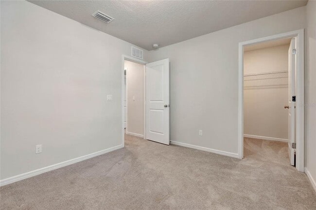Building Photo - 1917 Summer Serenity Dr