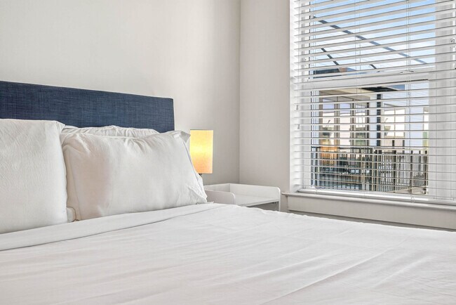 Building Photo - 1116 Gramercy Ln