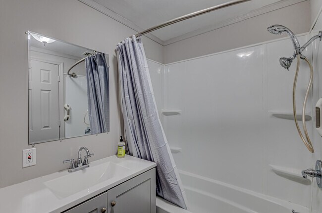 Building Photo - 421 51st St