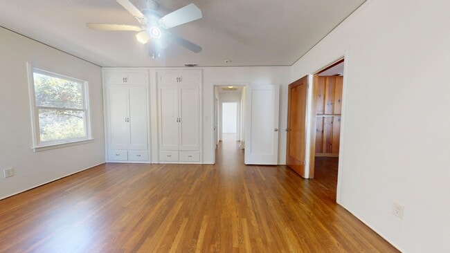 Building Photo - 1481 N Adoline Ave