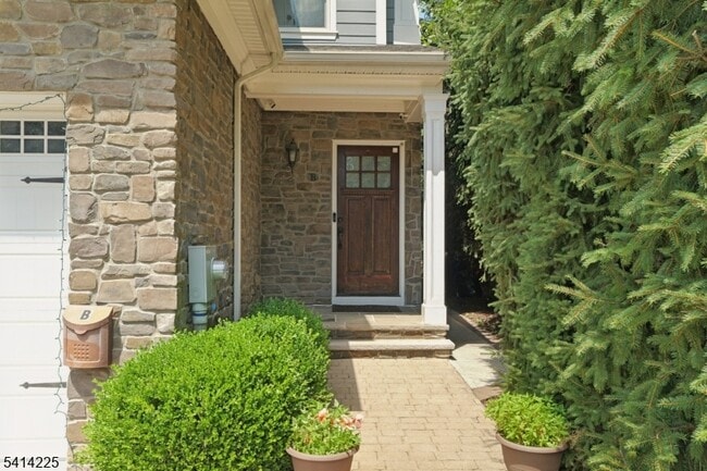 Building Photo - 61 Mechanic St