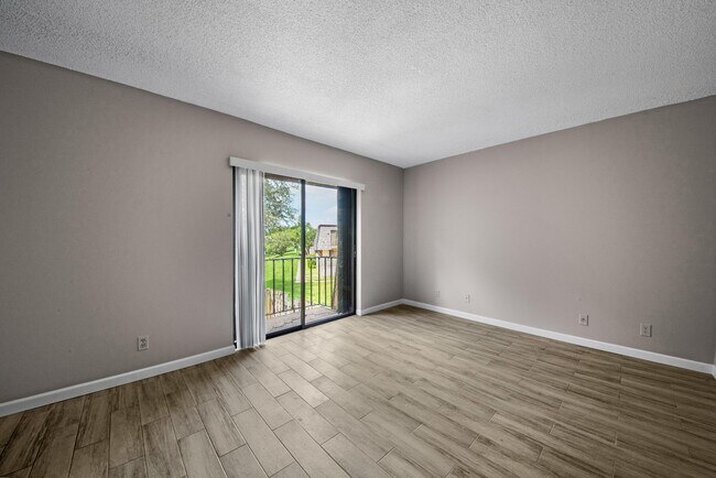 Building Photo - 388 Lake Arbor Dr