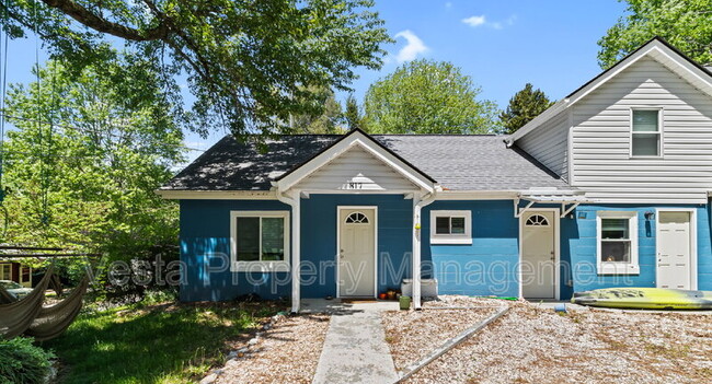 Primary Photo - 817 Oakdale Rd