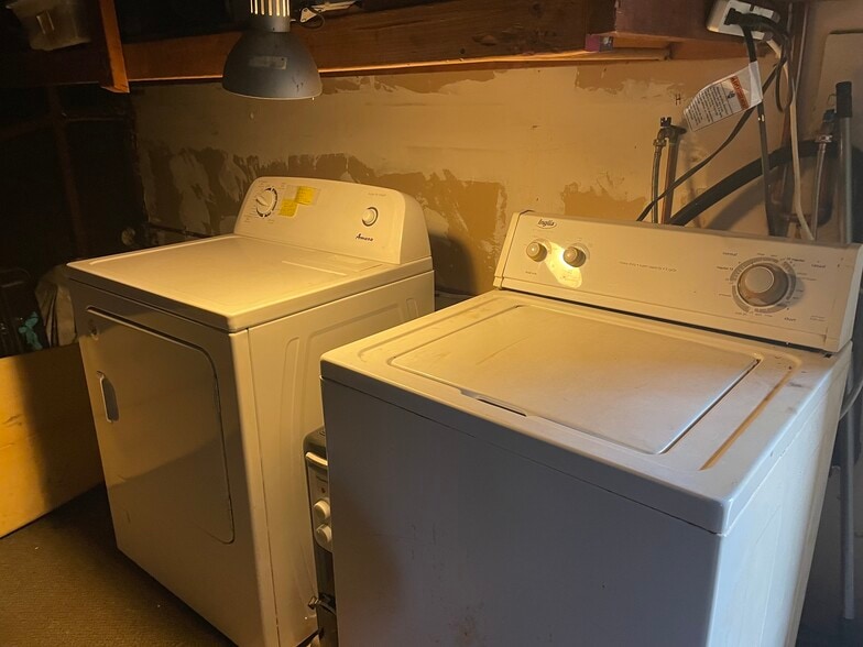 Building Photo - 3554 Colonial Ave