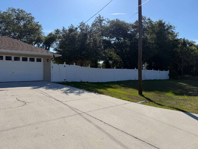 Building Photo - Spacious 4 bedroom in North Port