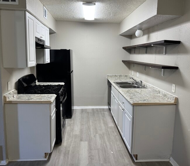 Kitchen - MB Country Meadow Apartments