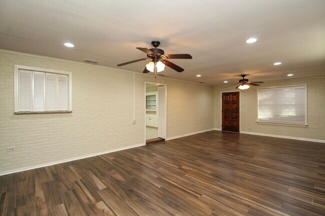 Building Photo - 2504 Clark Blvd