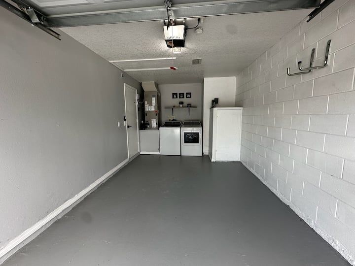 Building Photo - 6228 Ryegrass St