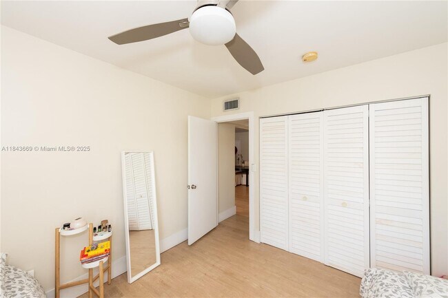 Building Photo - 575 Crandon Blvd