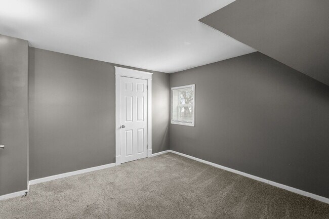 Building Photo - 1308 Kinyon St