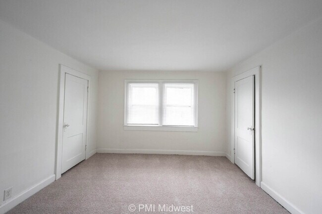 Building Photo - 1331 W 34th St