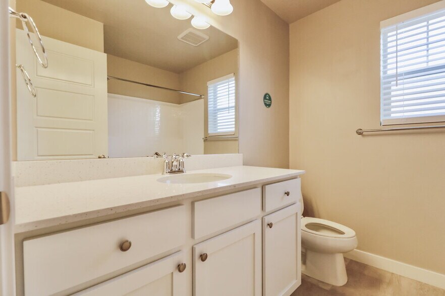 Building Photo - 1083 W Osprey Dr
