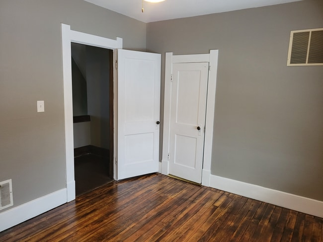 Building Photo - 621 Dearborn Ave