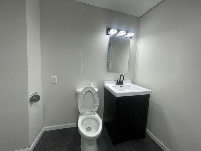 Building Photo - Charming Lower East Side Cottage Steps from Brady Street