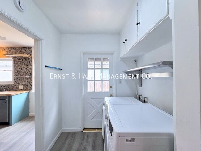 Building Photo - 1067 Ximeno Ave