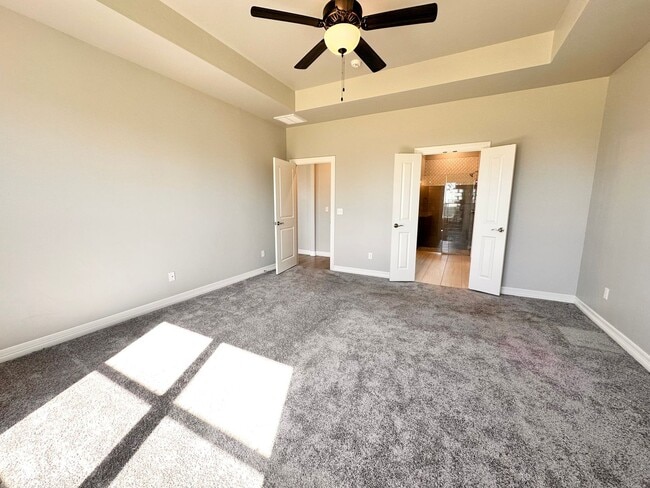 Building Photo - Spacious 4-Bedroom Home with Pool in Yukon