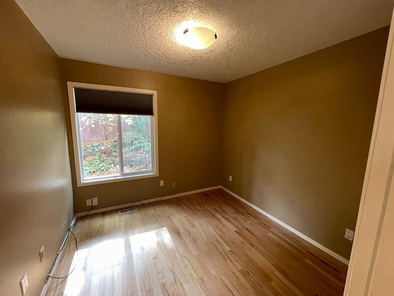 Building Photo - 4128 SW Vesta St
