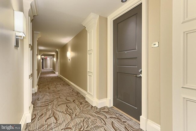 Building Photo - 8220 Crestwood Heights Dr