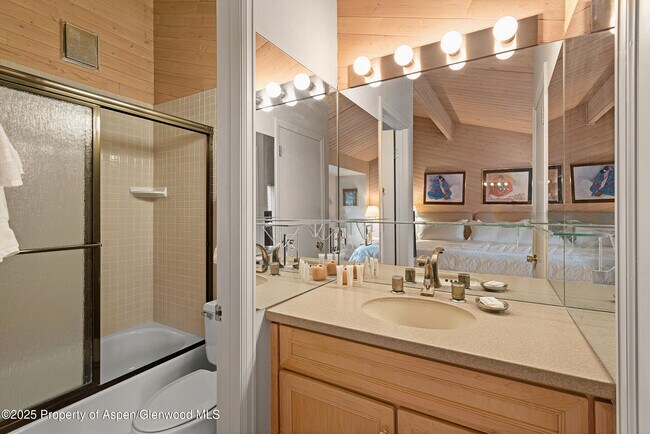 Building Photo - 625 S W End St