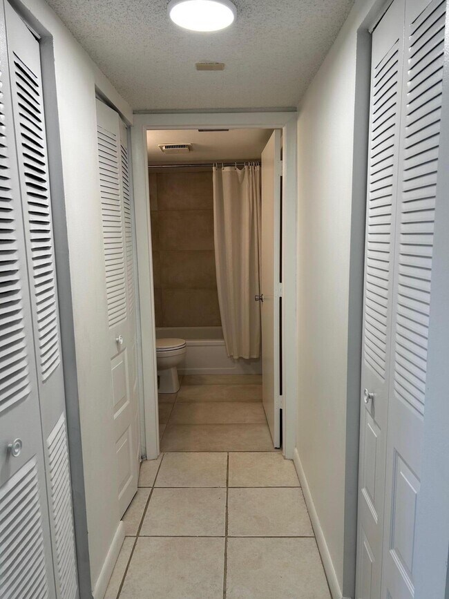 Building Photo - 25 Abbey Ln